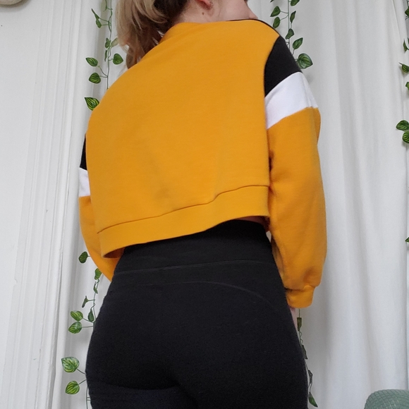 SOLD- H&M DIVIDED CROP YELLOW SWEATER SIZE S - Picture 3 of 8